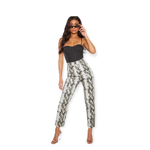 Black Structured Corset Top - Picture 3 of 4